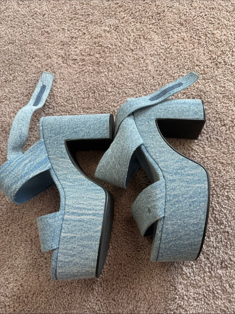 Adorable Jeffrey Campbell platform size 7 denim